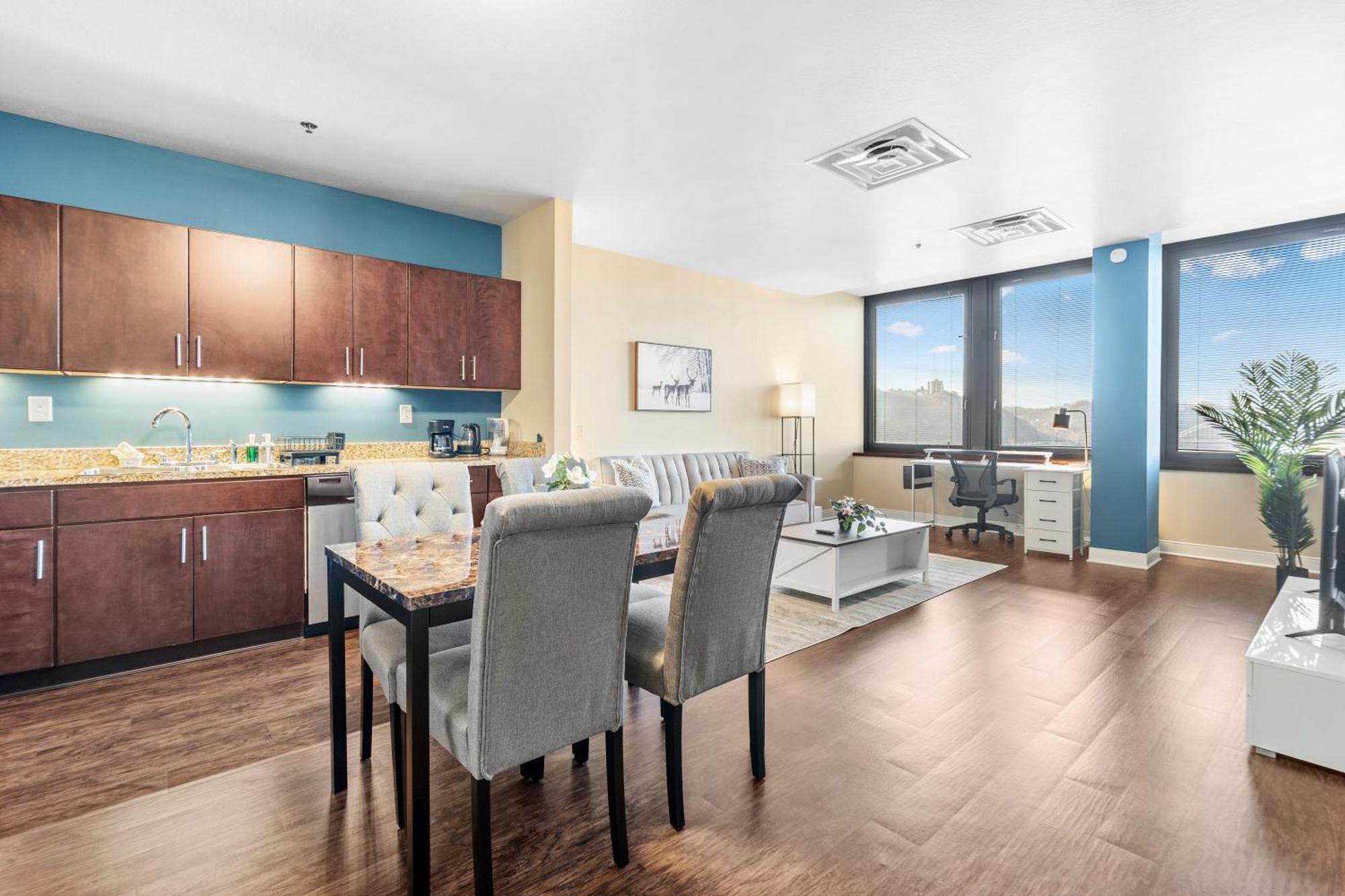 Luxury High Rise 1Bd River Views Downtown Питсбърг Екстериор снимка
