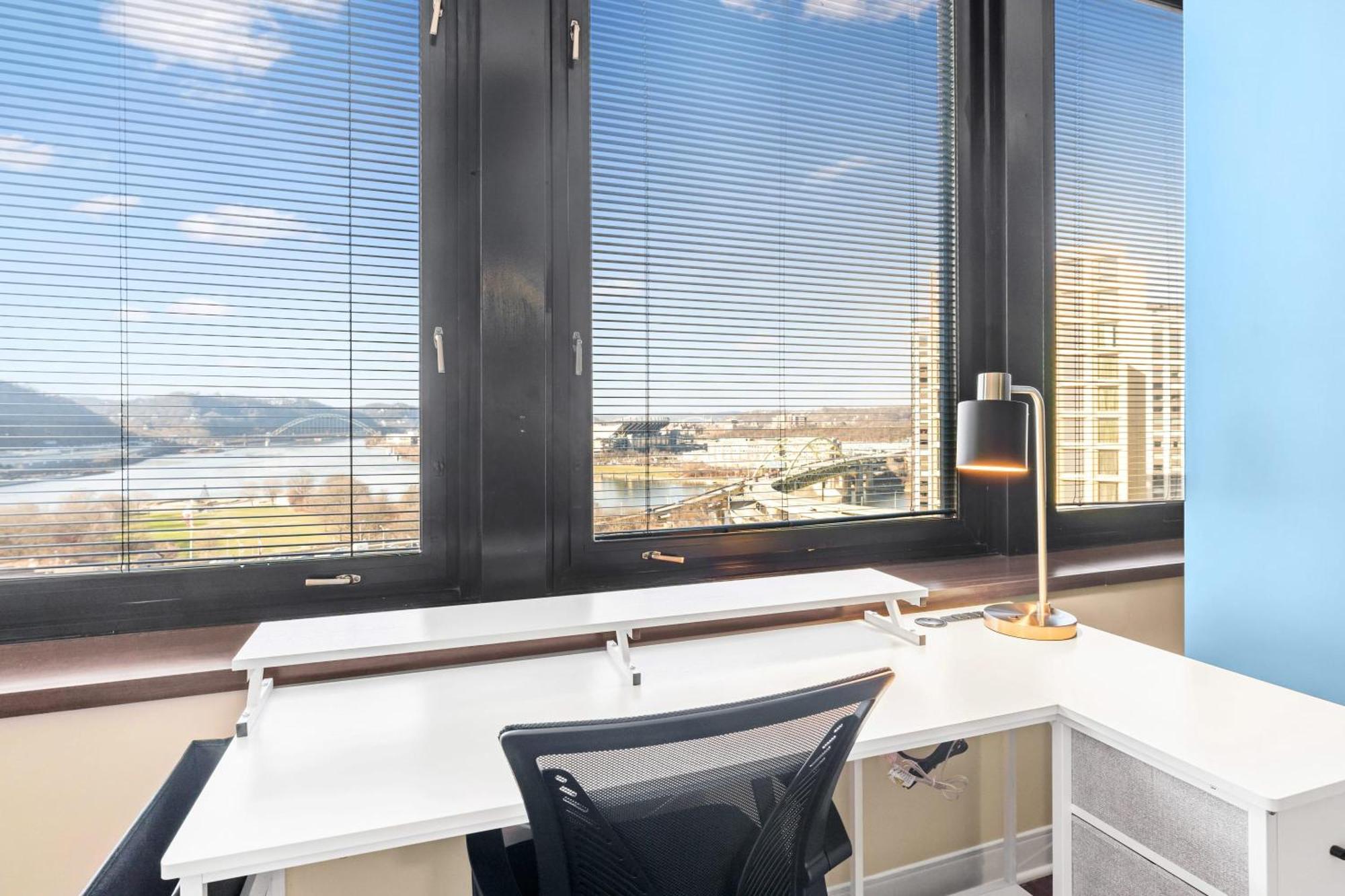 Luxury High Rise 1Bd River Views Downtown Питсбърг Екстериор снимка